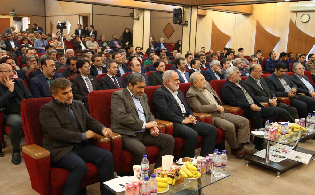 تجلیل از آذرخش در نخستین همایش حمایت از حقوق مصرف کنندگان استان قم