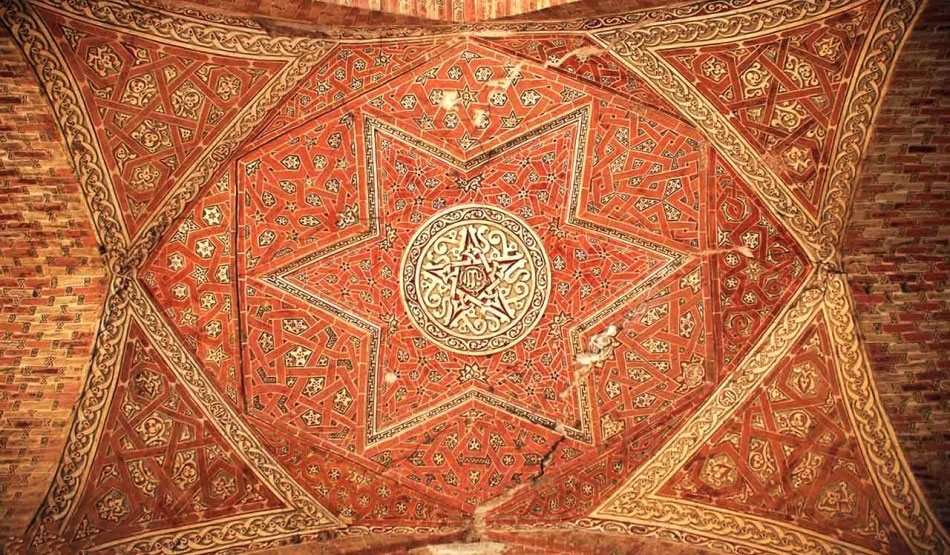 معماری سقف گنبد سلطانیه در زنجان از بناهای آجری 