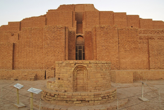 نمای شاهکار معماری آجری زیگورات چغازنبیل