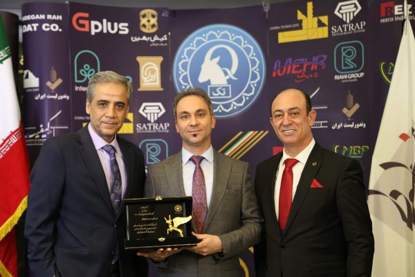 دریافت تندیس سپاس سطح تجلیل از جشنواره تلاشگران ارزشآفرین کیفیت کشور محمد سیفی کاشانی