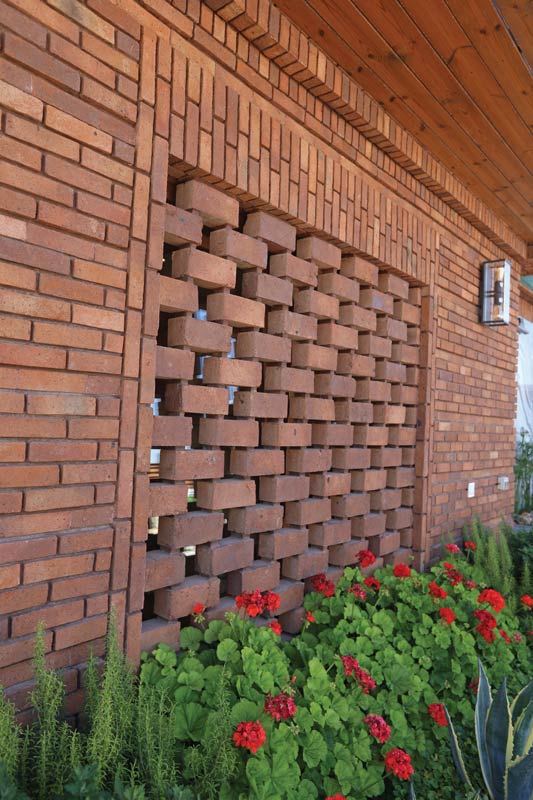 اجرای نمای آجری مشبک
